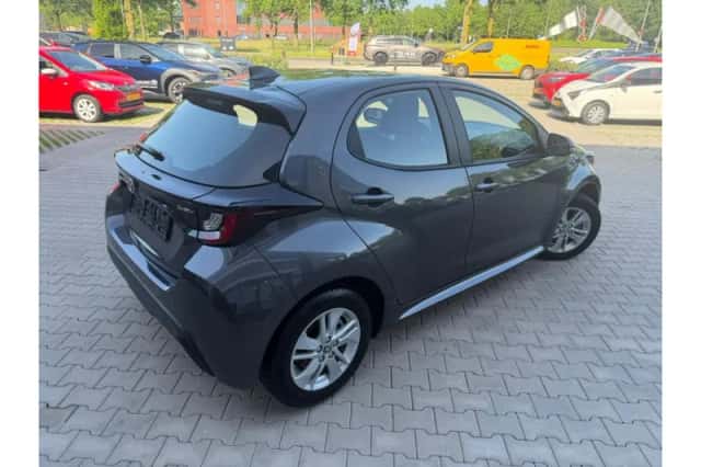 Toyota Yaris (2025) thumbnail 2