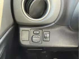 Toyota Yaris (2012) thumbnail 12