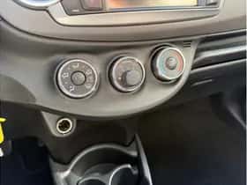 Toyota Yaris (2012) thumbnail 14