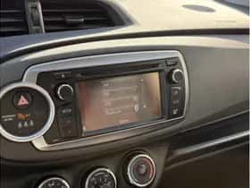 Toyota Yaris (2012) thumbnail 16