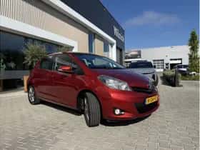 Toyota Yaris (2012) thumbnail 3