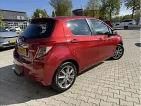 Toyota Yaris (2012) thumbnail 4