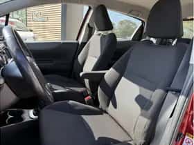 Toyota Yaris (2012) thumbnail 6