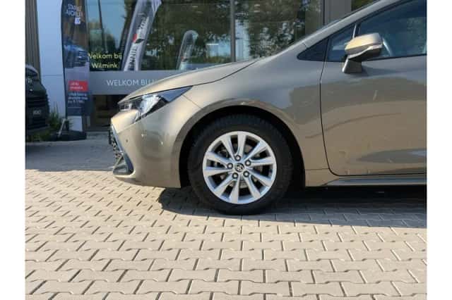 Toyota Corolla (2024) thumbnail 4