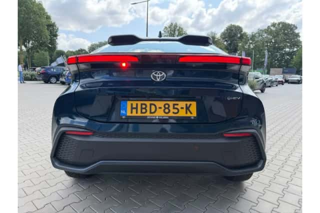 Toyota C-HR (2025) thumbnail 4