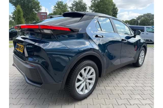 Toyota C-HR (2025) thumbnail 5