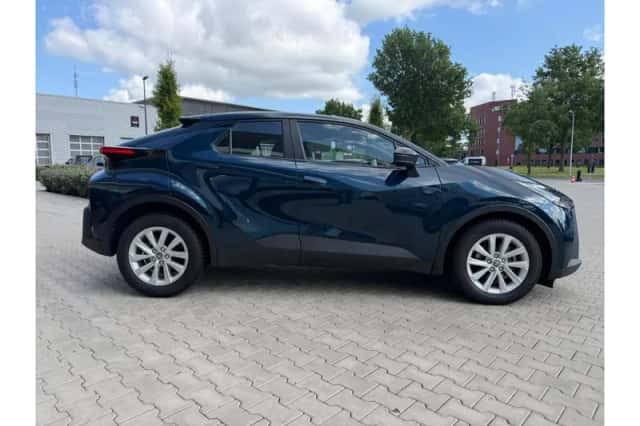Toyota C-HR (2025) thumbnail 6