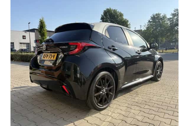 Toyota Yaris (2022) thumbnail 3