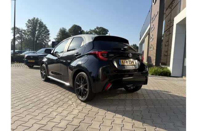 Toyota Yaris (2022) thumbnail 4