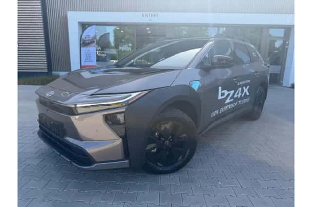 Toyota bZ4X (2026) thumbnail 1