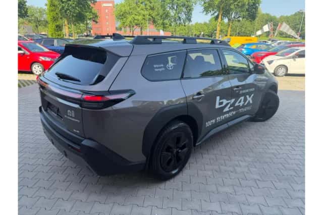 Toyota bZ4X (2026) thumbnail 5