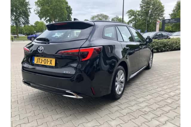 Toyota Corolla (2025) thumbnail 5