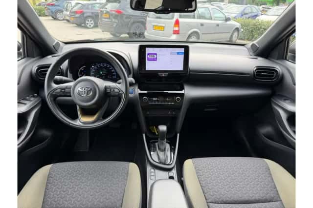 Toyota Yaris Cross (2023) thumbnail 3