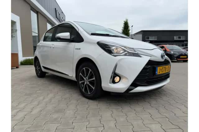 Toyota Yaris (2018) thumbnail 2