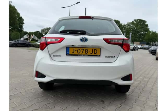 Toyota Yaris (2018) thumbnail 4