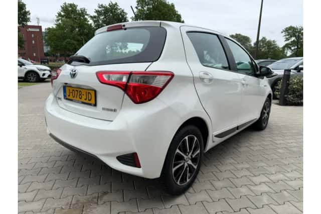 Toyota Yaris (2018) thumbnail 5