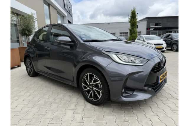 Toyota Yaris (2023) thumbnail 2
