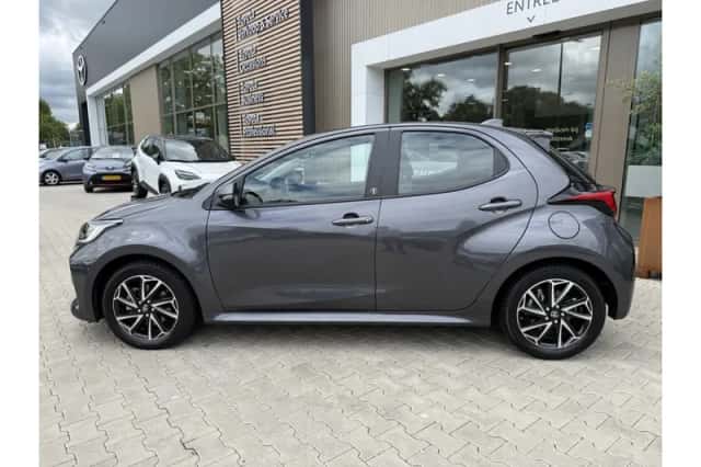 Toyota Yaris (2023) thumbnail 3