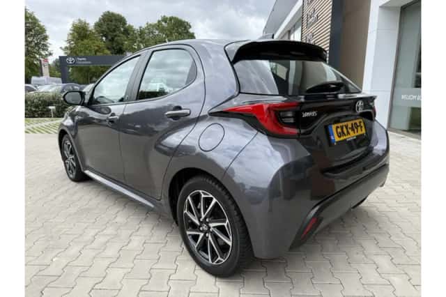 Toyota Yaris (2023) thumbnail 4