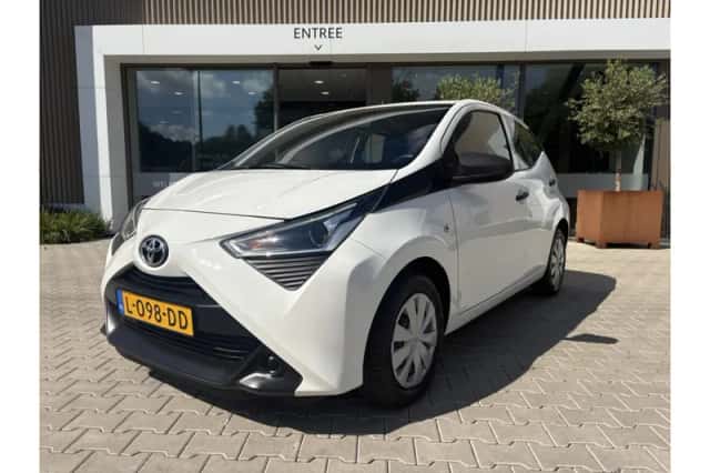 Toyota Aygo (2021) thumbnail 1