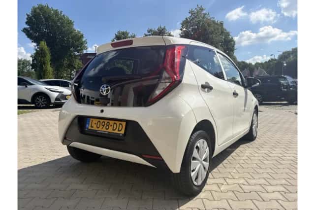 Toyota Aygo (2021) thumbnail 3