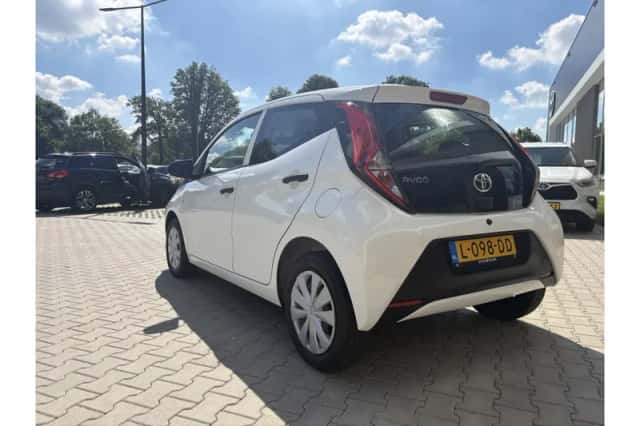 Toyota Aygo (2021) thumbnail 4