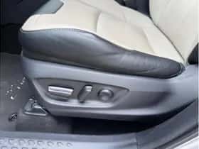 Toyota C-HR (2019) thumbnail 13