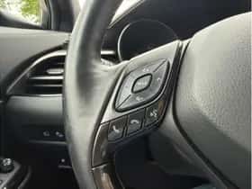 Toyota C-HR (2019) thumbnail 15
