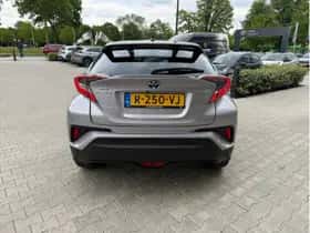 Toyota C-HR (2019) thumbnail 3
