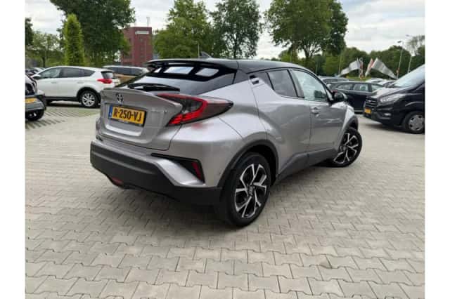 Toyota C-HR (2019) thumbnail 4