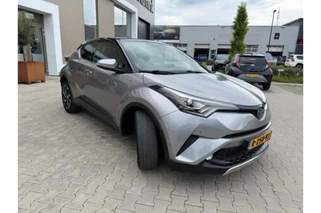 Toyota C-HR (2019) thumbnail 6