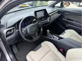 Toyota C-HR (2019) thumbnail 8