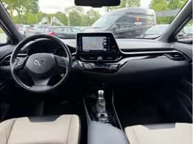 Toyota C-HR (2019) thumbnail 9