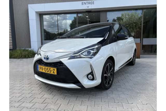 Toyota Yaris (2017) thumbnail 1