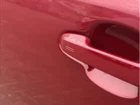 Toyota C-HR (2019) thumbnail 5