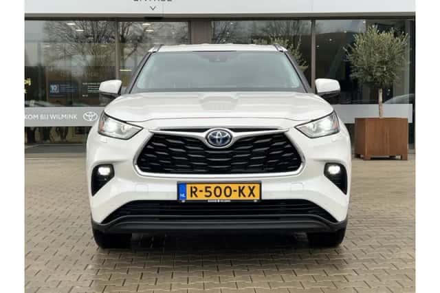 Toyota Highlander (2021) thumbnail 2