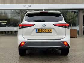 Toyota Highlander (2021) thumbnail 3