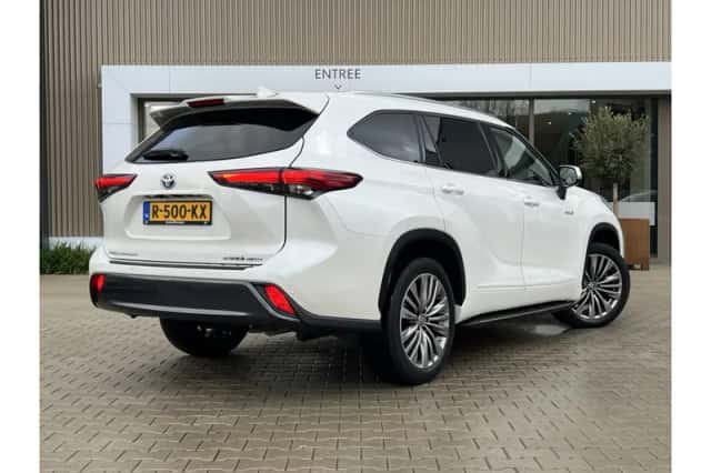 Toyota Highlander (2021) thumbnail 4