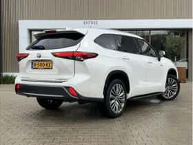Toyota Highlander (2021) thumbnail 4