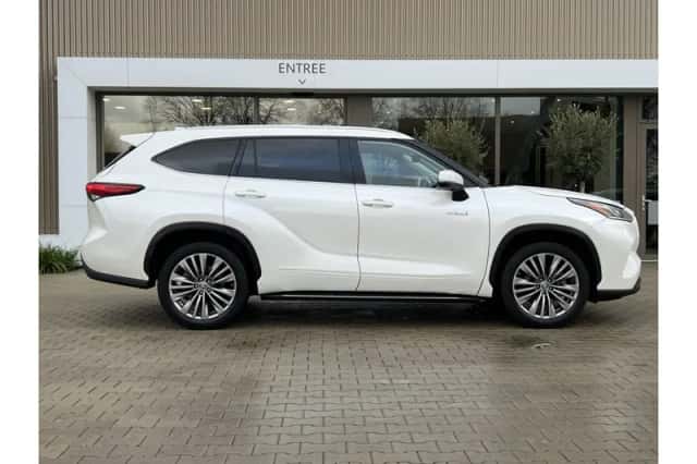 Toyota Highlander (2021) thumbnail 5