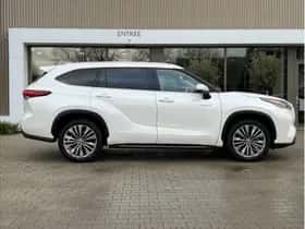 Toyota Highlander (2021) thumbnail 5