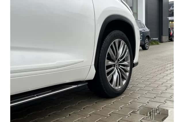 Toyota Highlander (2021) thumbnail 6
