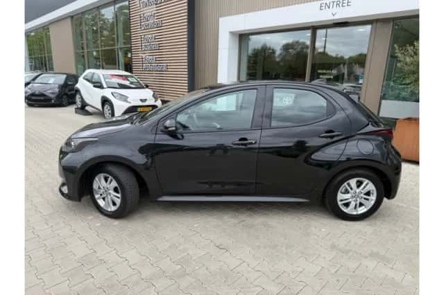 Toyota Yaris (2025) thumbnail 2