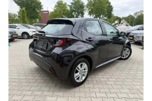 Toyota Yaris (2025) thumbnail 3