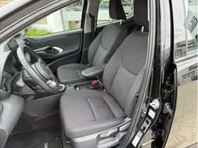 Toyota Yaris (2025) thumbnail 10