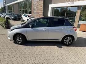Toyota Yaris (2019) thumbnail 2