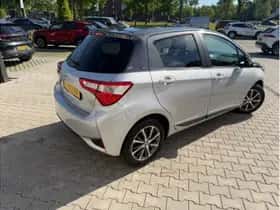Toyota Yaris (2019) thumbnail 3
