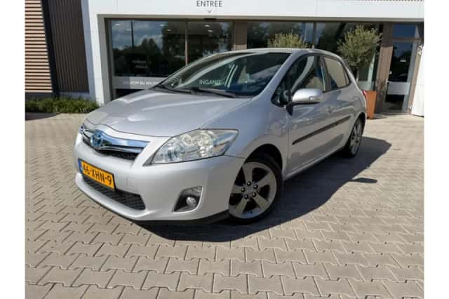 Toyota Auris (2012) thumbnail 1