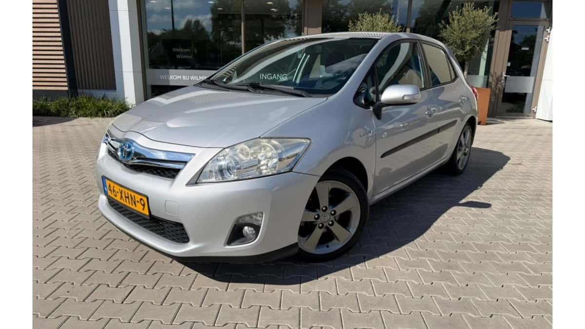 Toyota Auris (2012) — foto 1