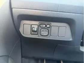 Toyota Auris (2012) thumbnail 13